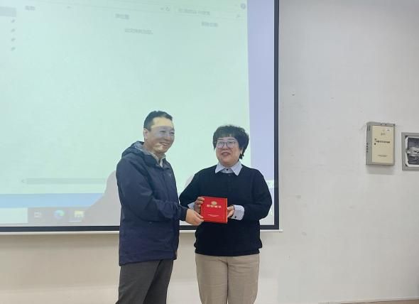 吴霞校长讲座1